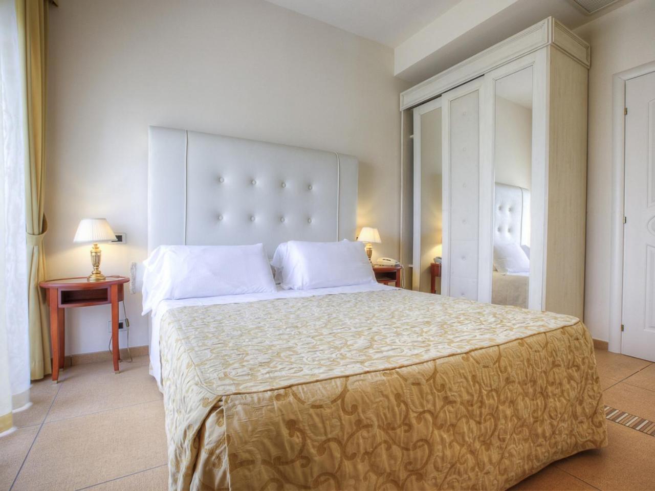 Hotel Nettuno Cervia Kültér fotó