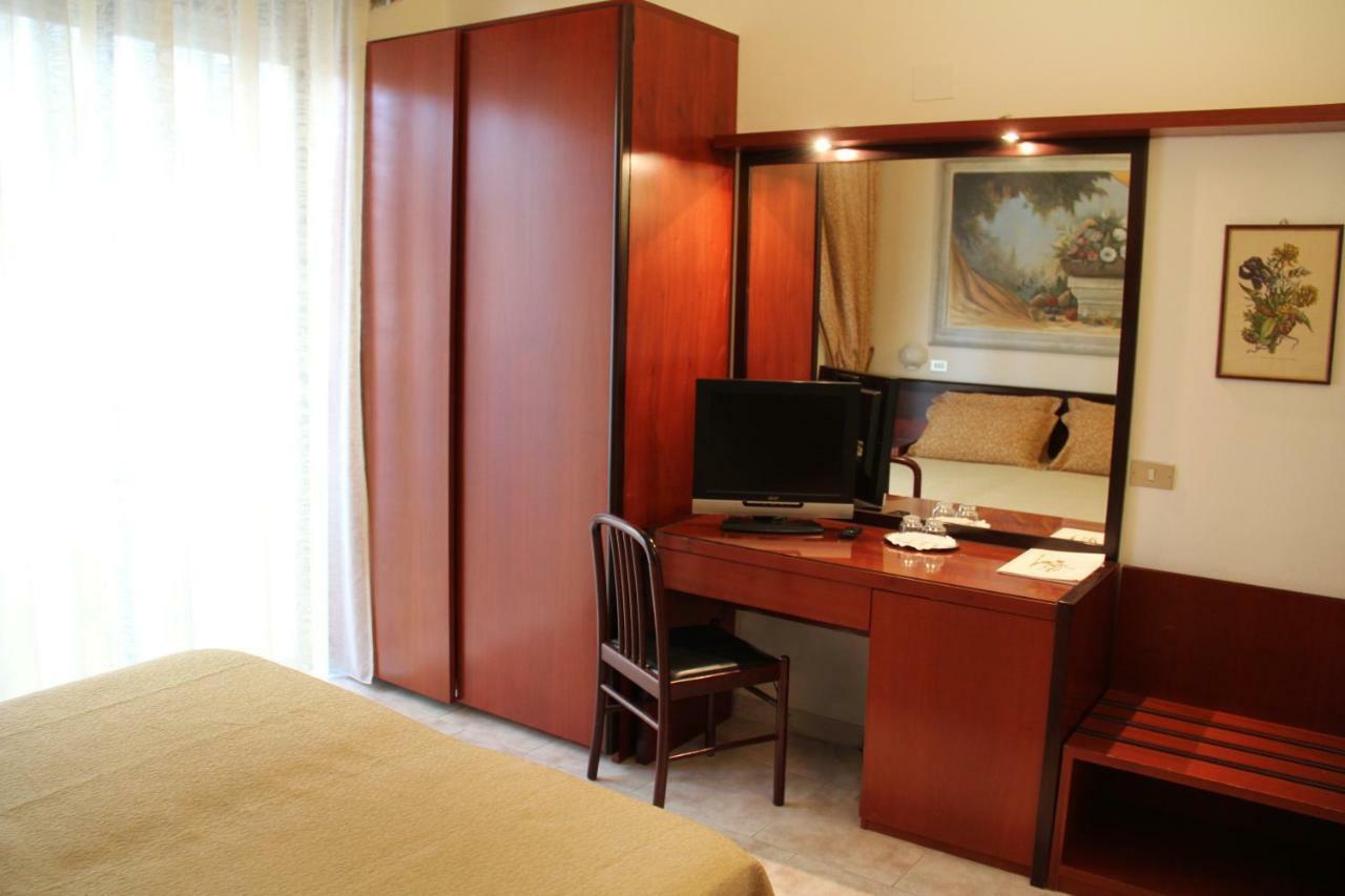 Hotel Nettuno Cervia Kültér fotó